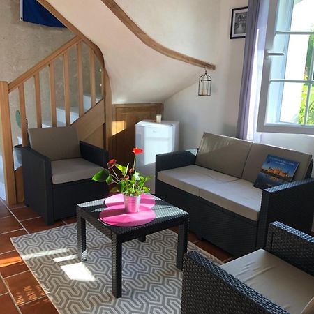 Bed and Breakfast La Tour De La Conterie Beaumont-Village Esterno foto