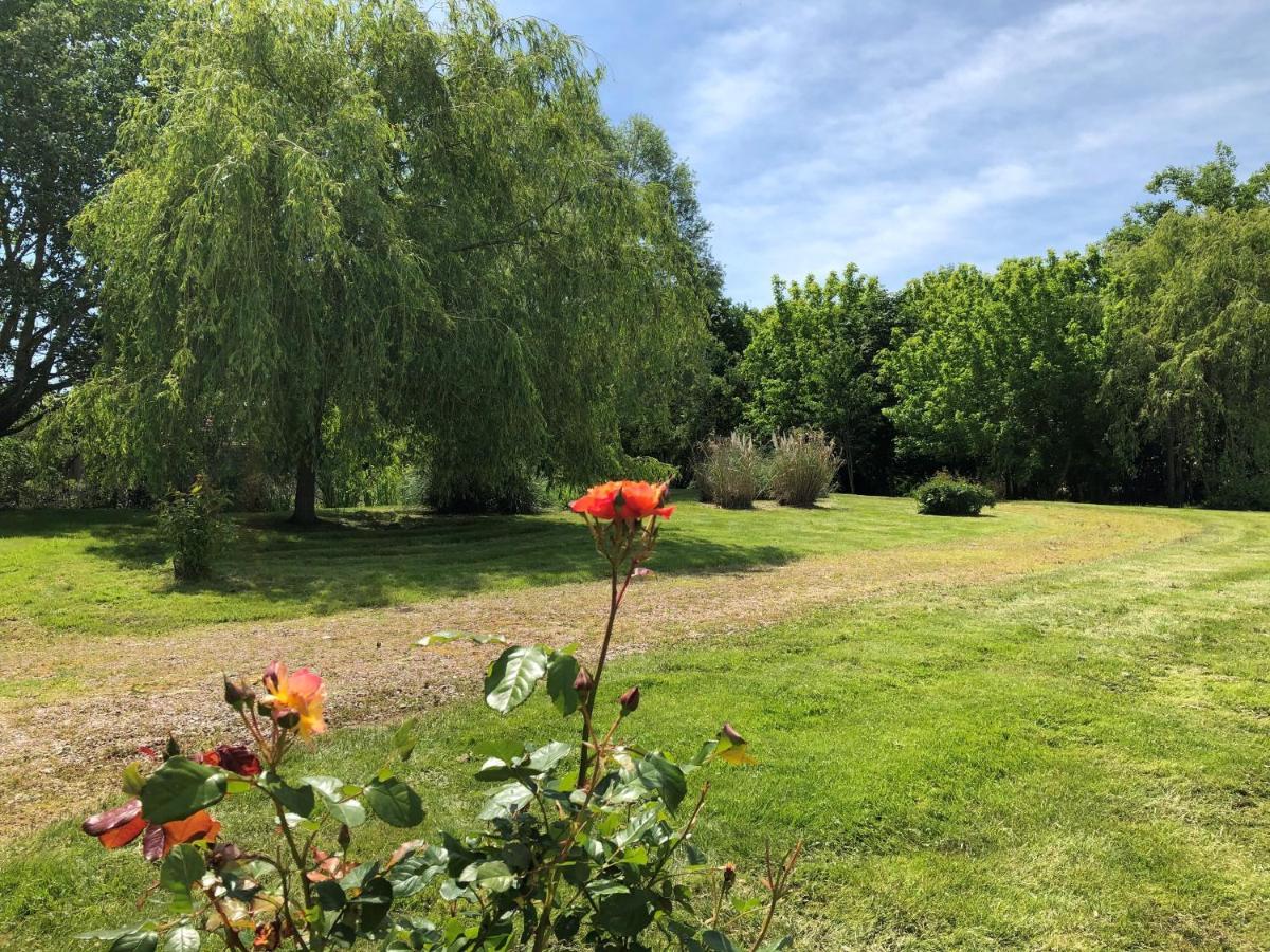Bed and Breakfast La Tour De La Conterie Beaumont-Village Esterno foto