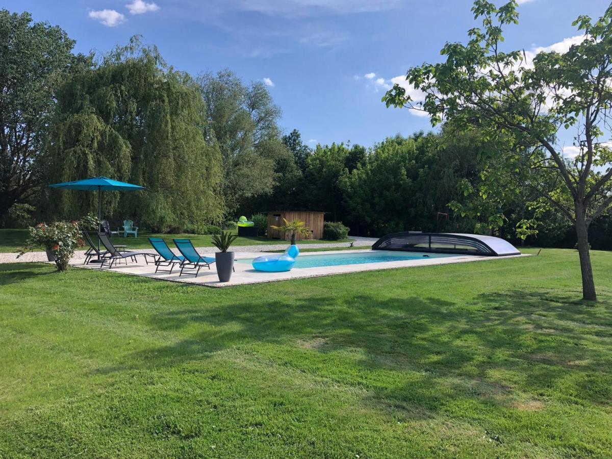 Bed and Breakfast La Tour De La Conterie Beaumont-Village Esterno foto